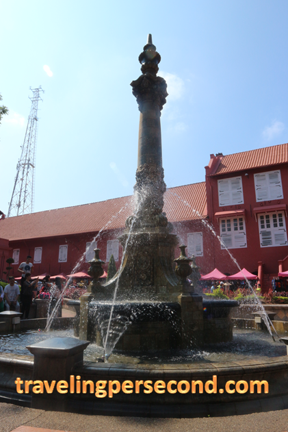 Victoria Regina fountain2